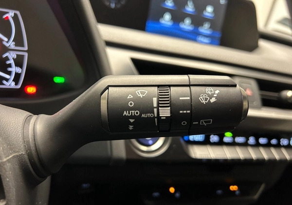 Lexus UX cena 139400 przebieg: 54193, rok produkcji 2021 z Kościan małe 277